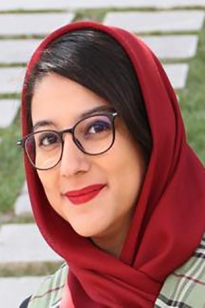 عذرا خادم